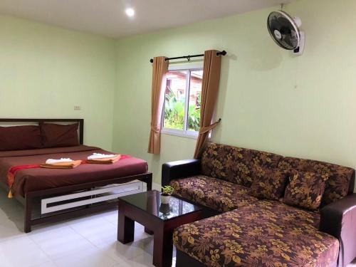 Standard Double Room - Photo 13