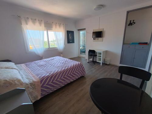 Deluxe Double Room with Balcony and Sea View photo 2