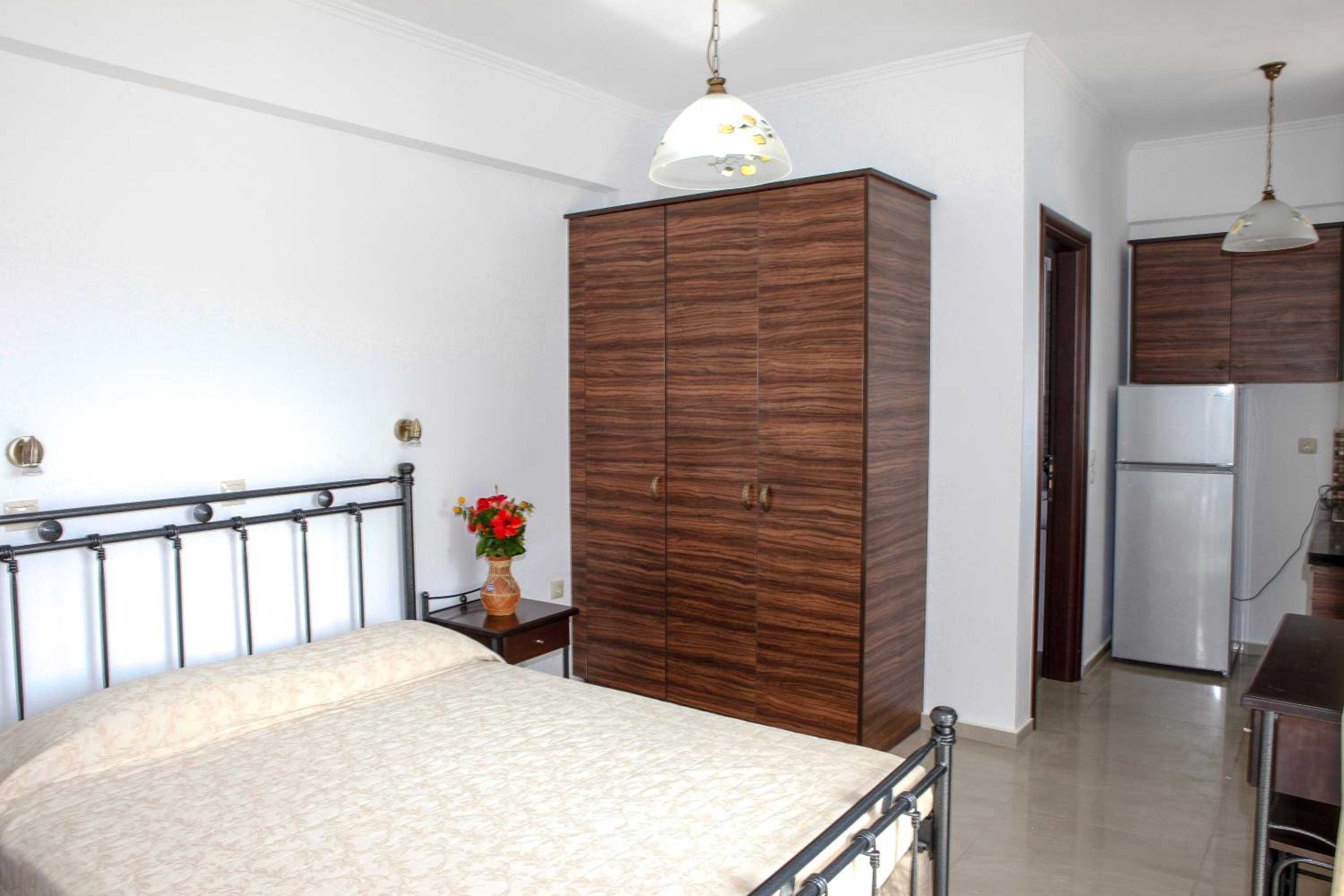 Studio (3 Adults) - Photo 2