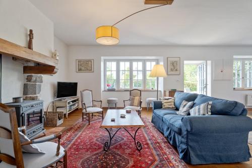 Three-Bedroom House photo 3