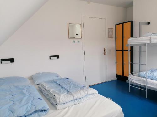 Quadruple Room with Shared Bathroom photo 3