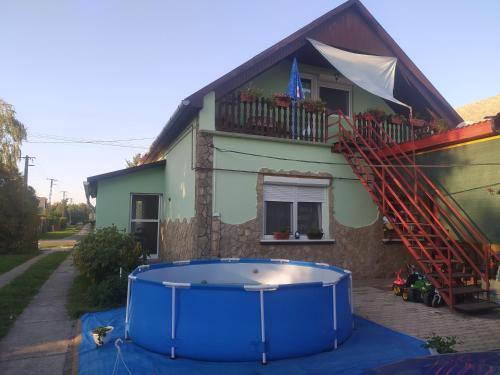 Three-Bedroom House - Photo 2