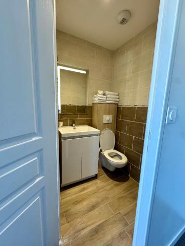 Suite - Photo 14