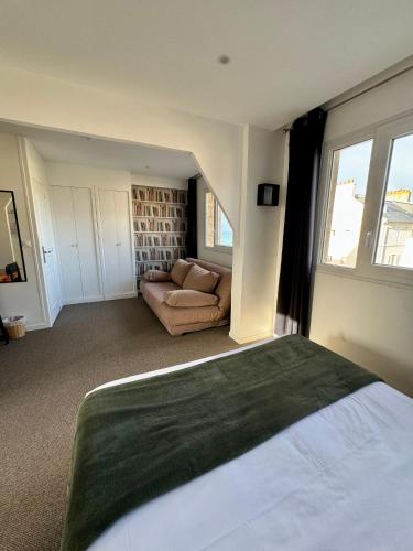 Suite - Photo 11