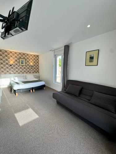 Suite - Photo 19