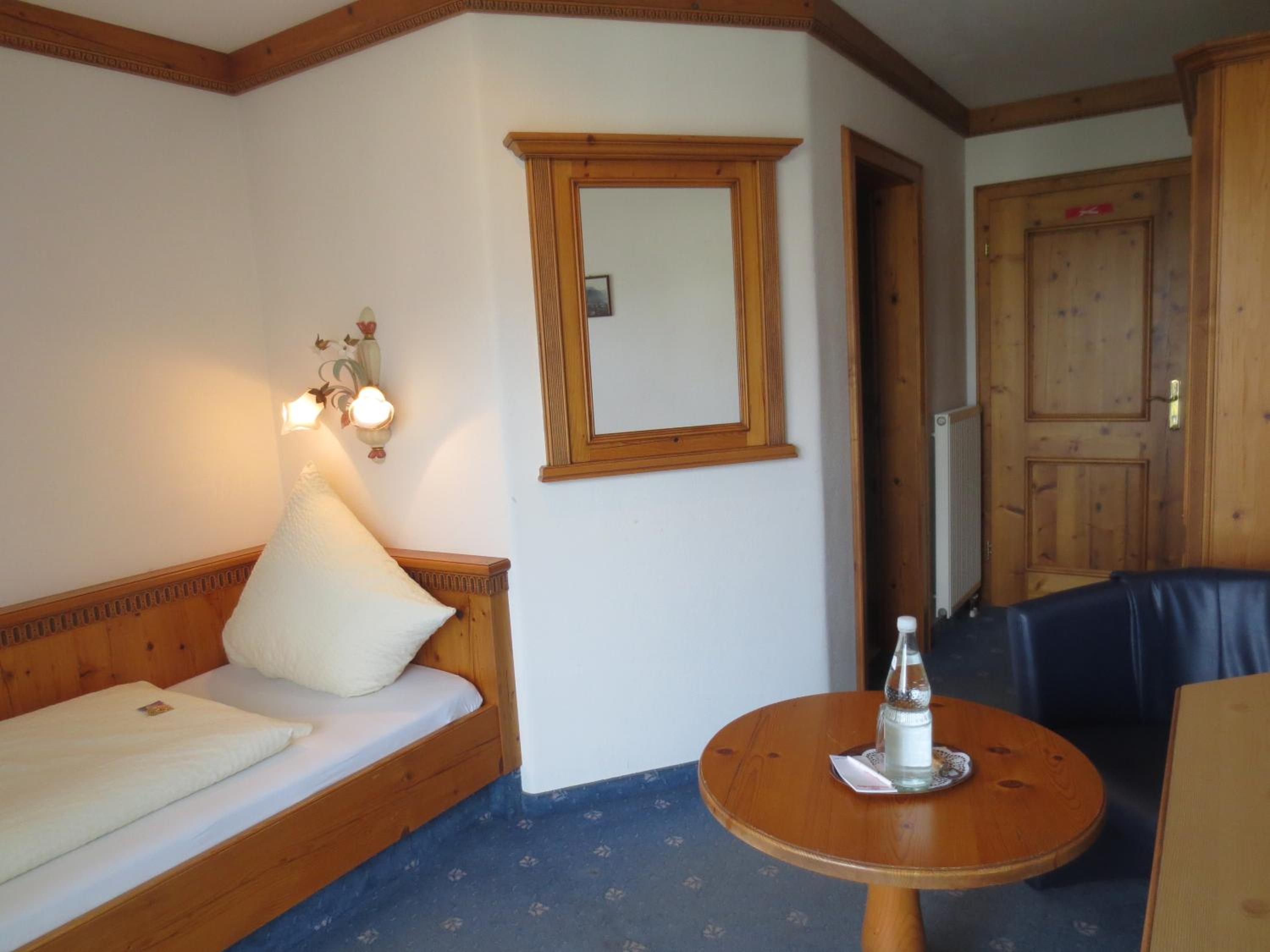 Single Room photo 2