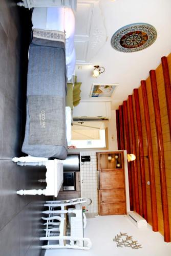 Deluxe Studio