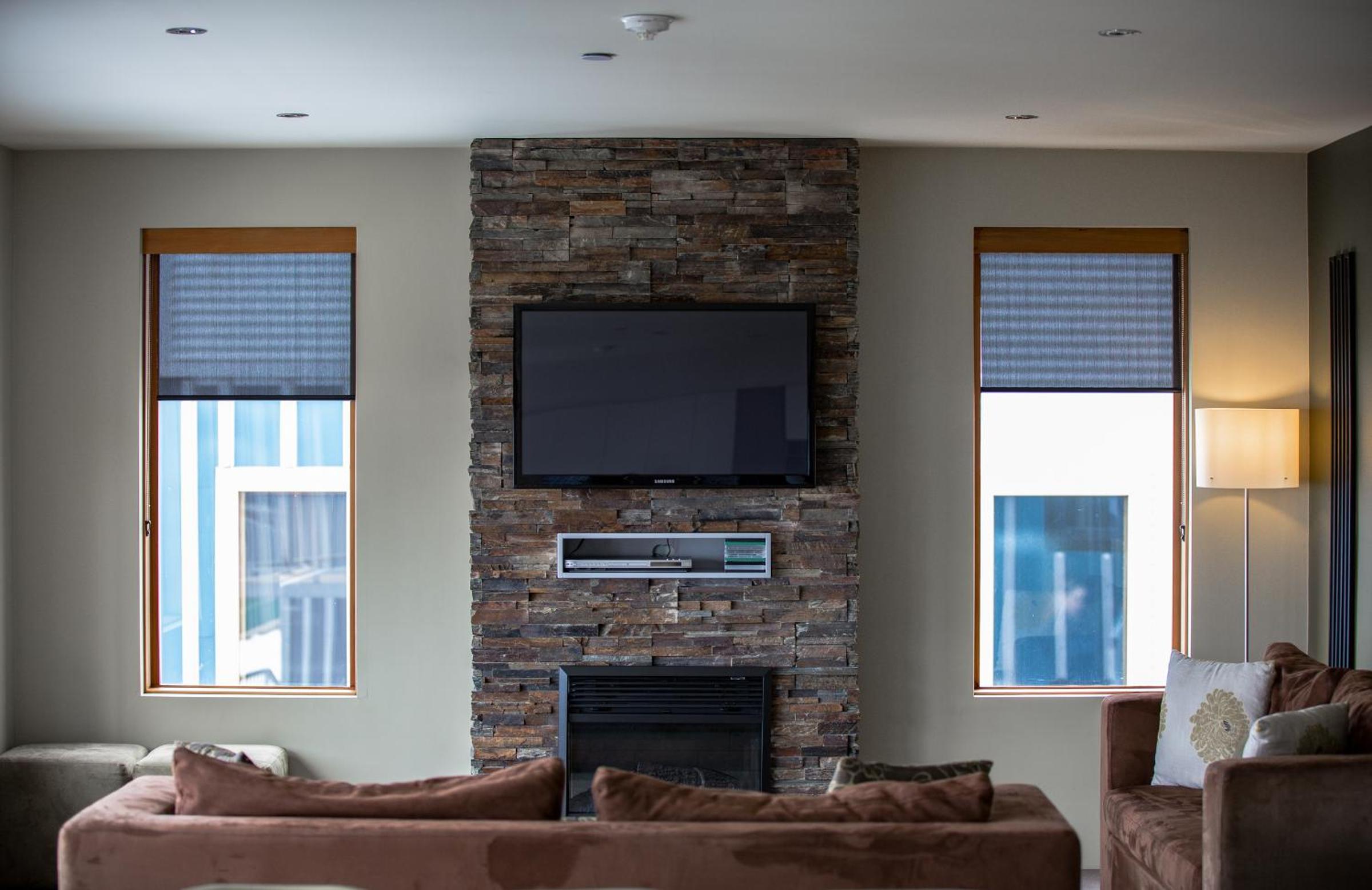 Two-Bedroom Apartment with Mountain View photo 1