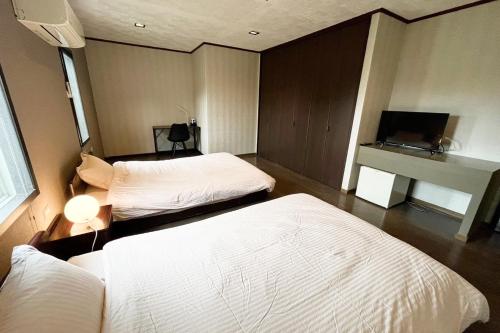 Twin Room with Shared Bathroom photo 1