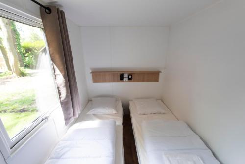 Mobile Home - Photo 6
