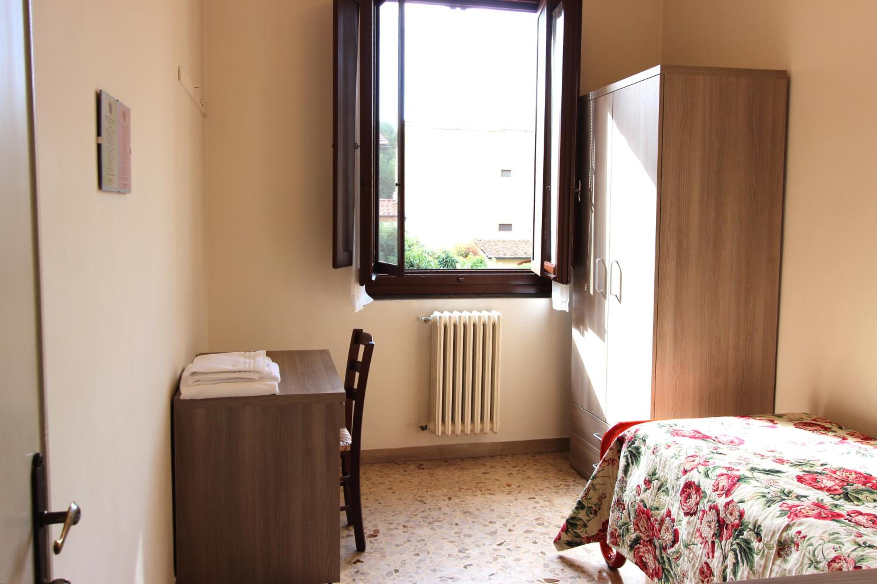 Single Room with Shared Bathroom photo 1