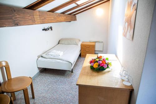 Deluxe Double Room with Private Bathroom photo 2