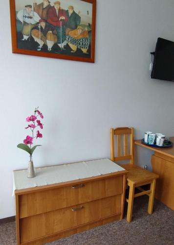 Family Room with Balcony photo 3