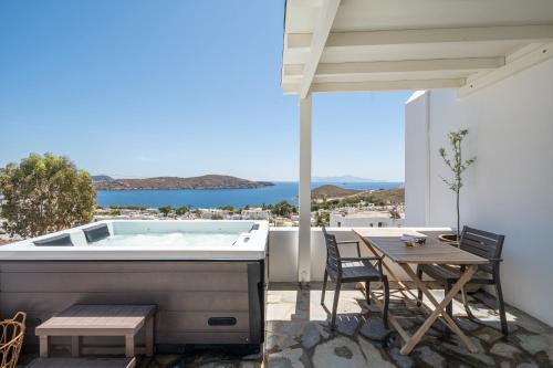 Suite with Hot Tub