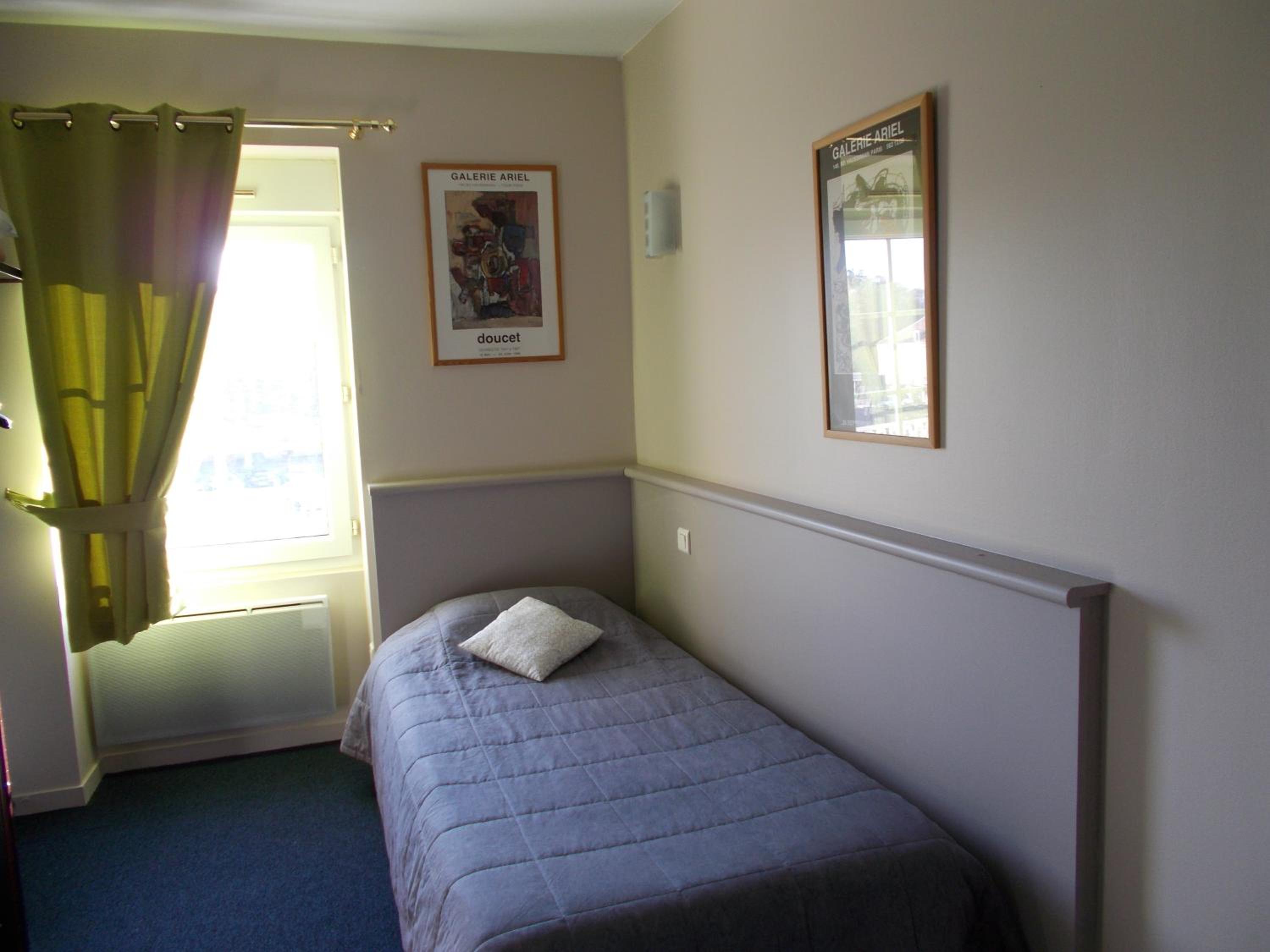 Single Room with Private Bathroom photo 3