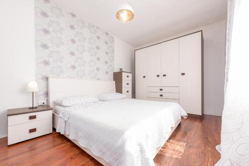Three-Bedroom Apartment - Photo 18