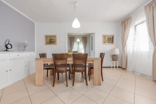 Three-Bedroom Apartment - Photo 27