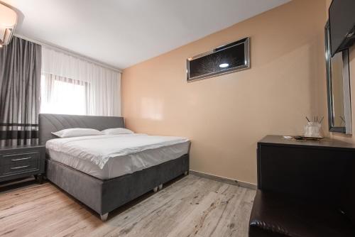 Standard Double Room - Photo 5