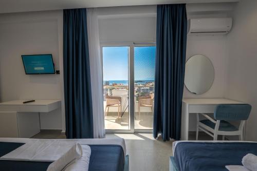 Deluxe Triple Room with Sea View
