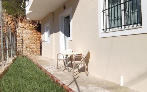 Apartment with Garden View