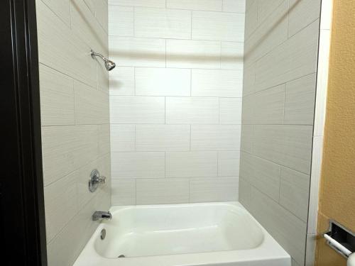 Deluxe King Suite photo 3