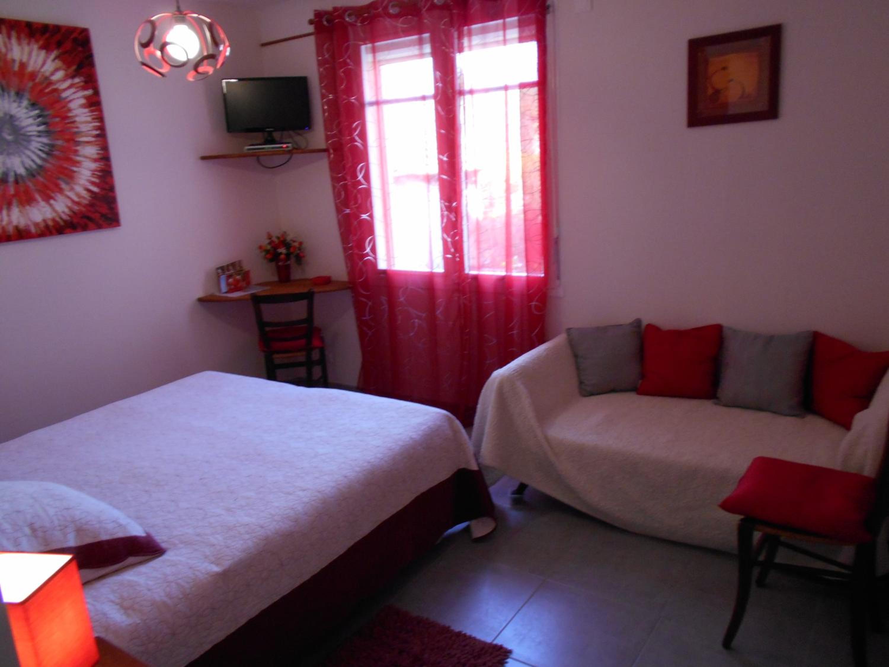 Triple Room with Private Bathroom - Photo 2