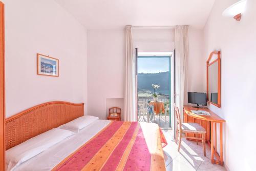 Double or Twin Room with Sea View