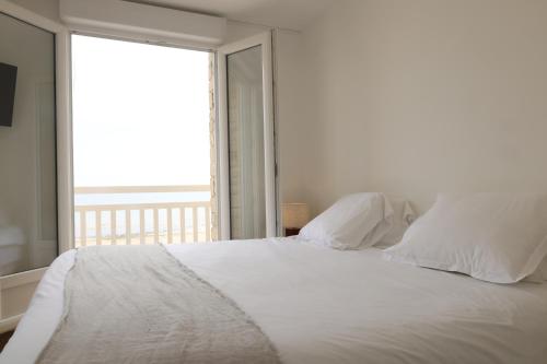 King Suite with Balcony photo 1