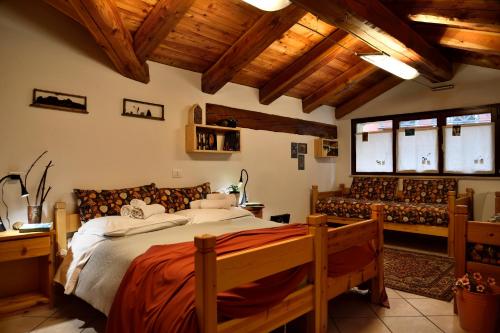 8-Bed Mixed Dormitory Room photo 1