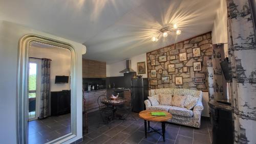 One-Bedroom Apartment - Photo 8