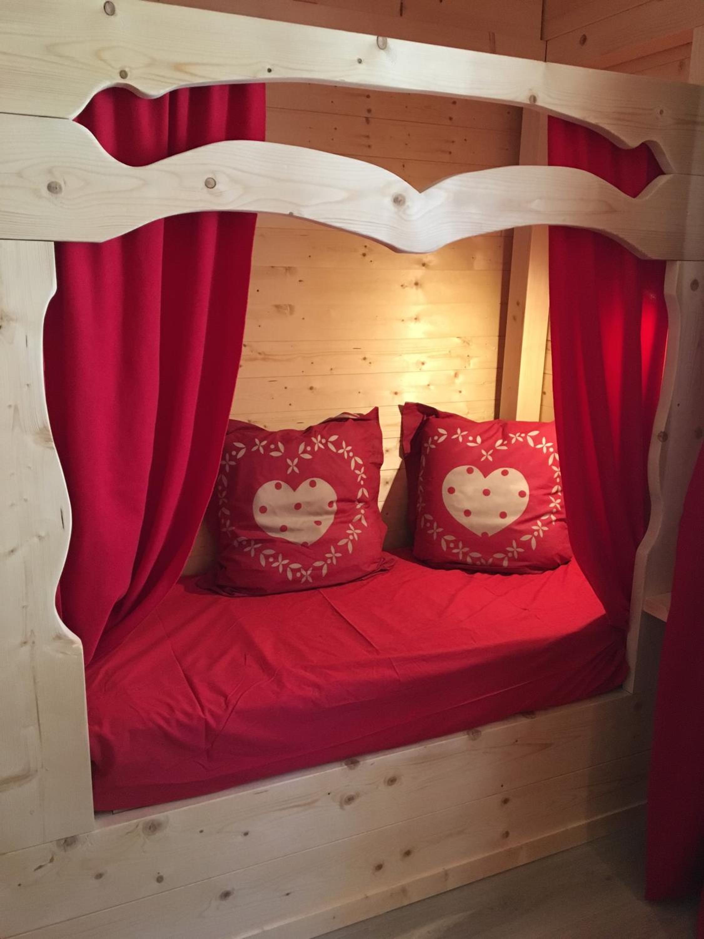 Honeymoon Suite  with spa access photo 3