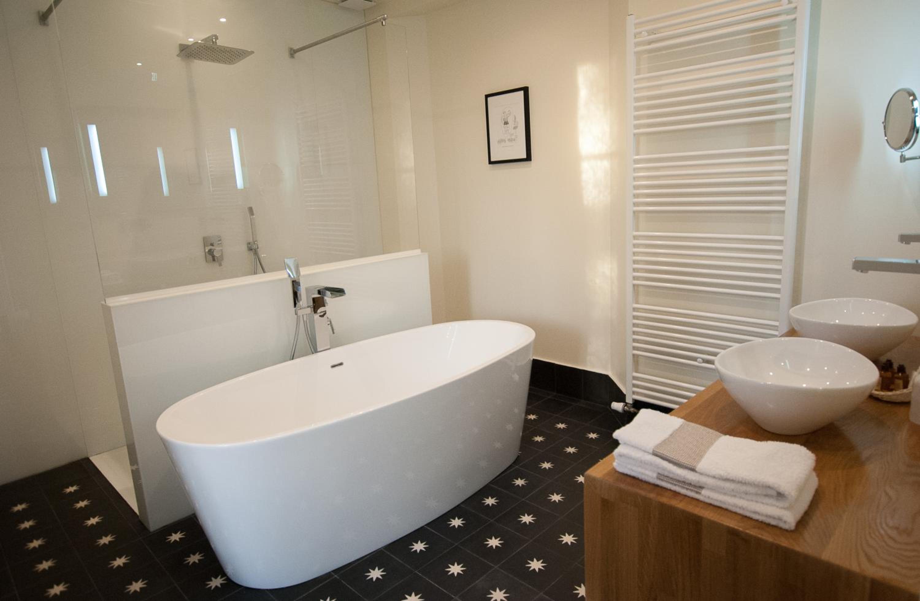 Deluxe Room (2 Adults + 1 Child) photo 3