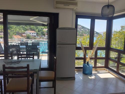 Two-Bedroom Apartment with Balcony photo 3