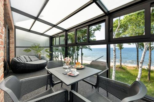 Deluxe Suite with Sea View - Photo 8