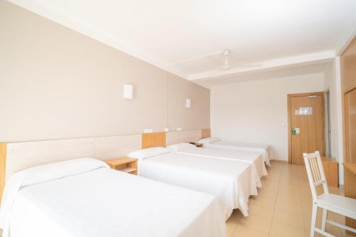 Family Room (2 Adults + 2 Children)