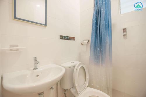 Three-Bedroom Apartment - Photo 6