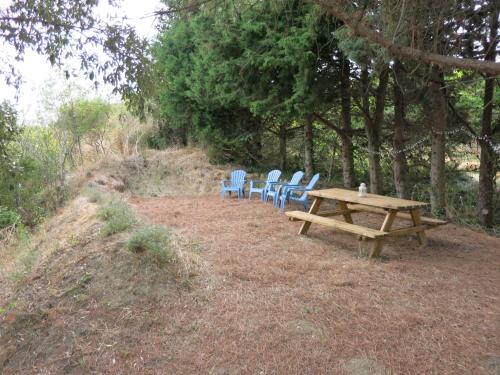 One-Bedroom Apartment with Garden photo 2