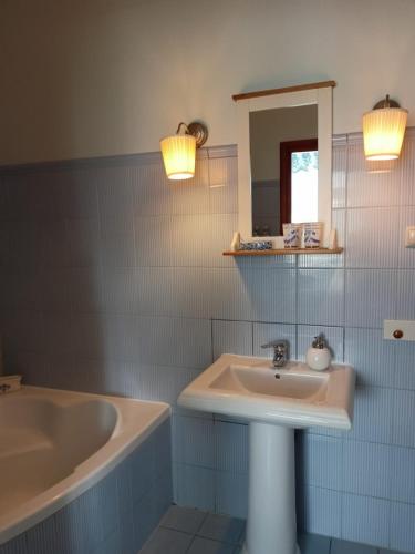 Family Room with Bathroom photo 2