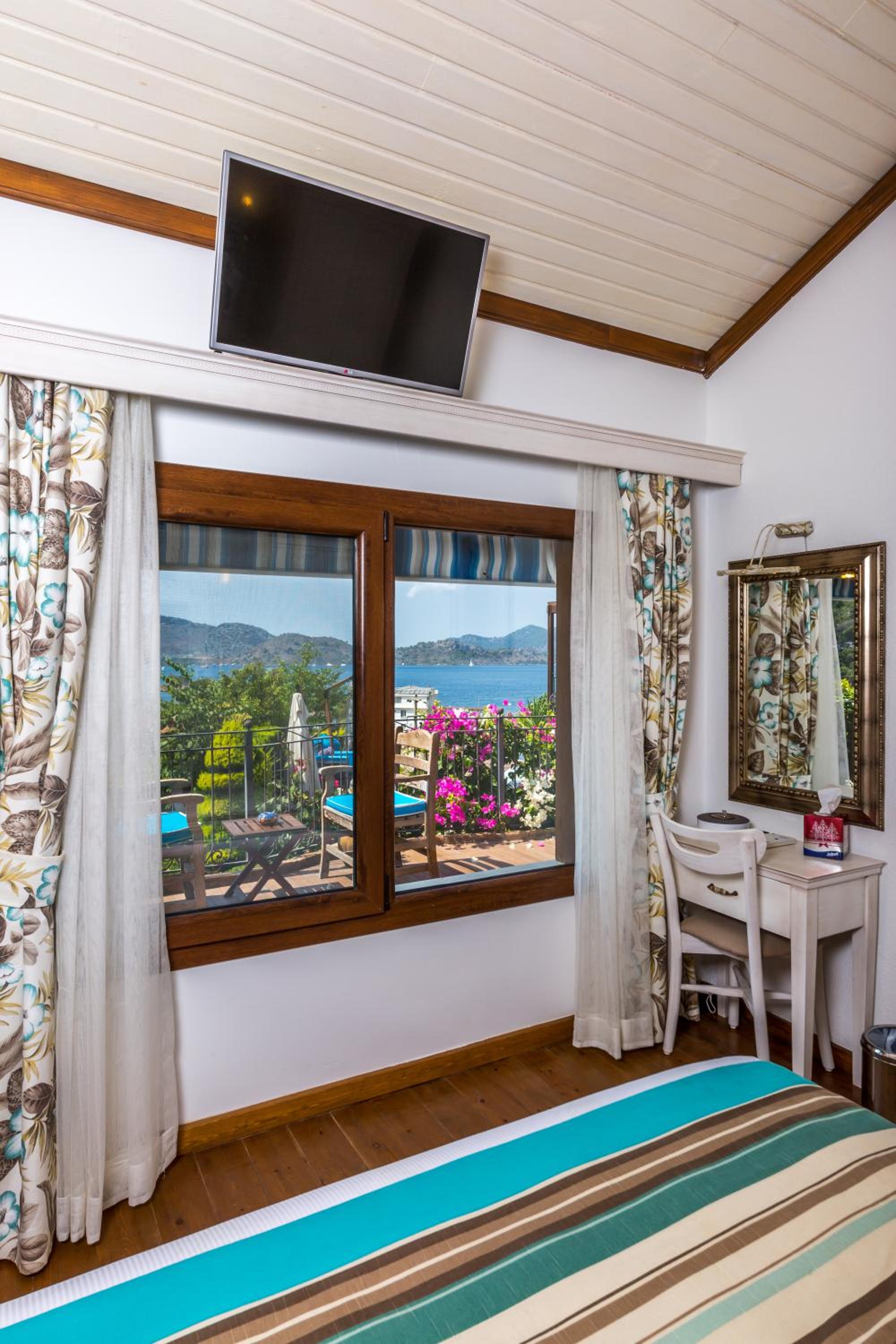 Double Room with Balcony and Sea View photo 2