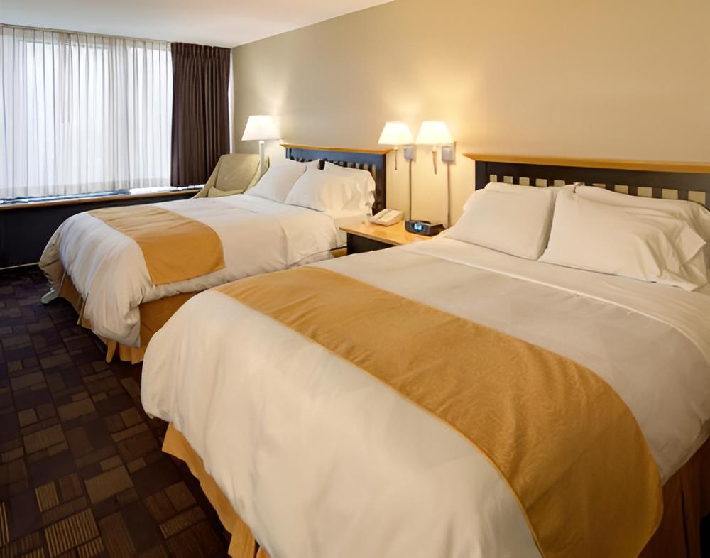 Queen Room with Two Queen Beds - Non-Smoking