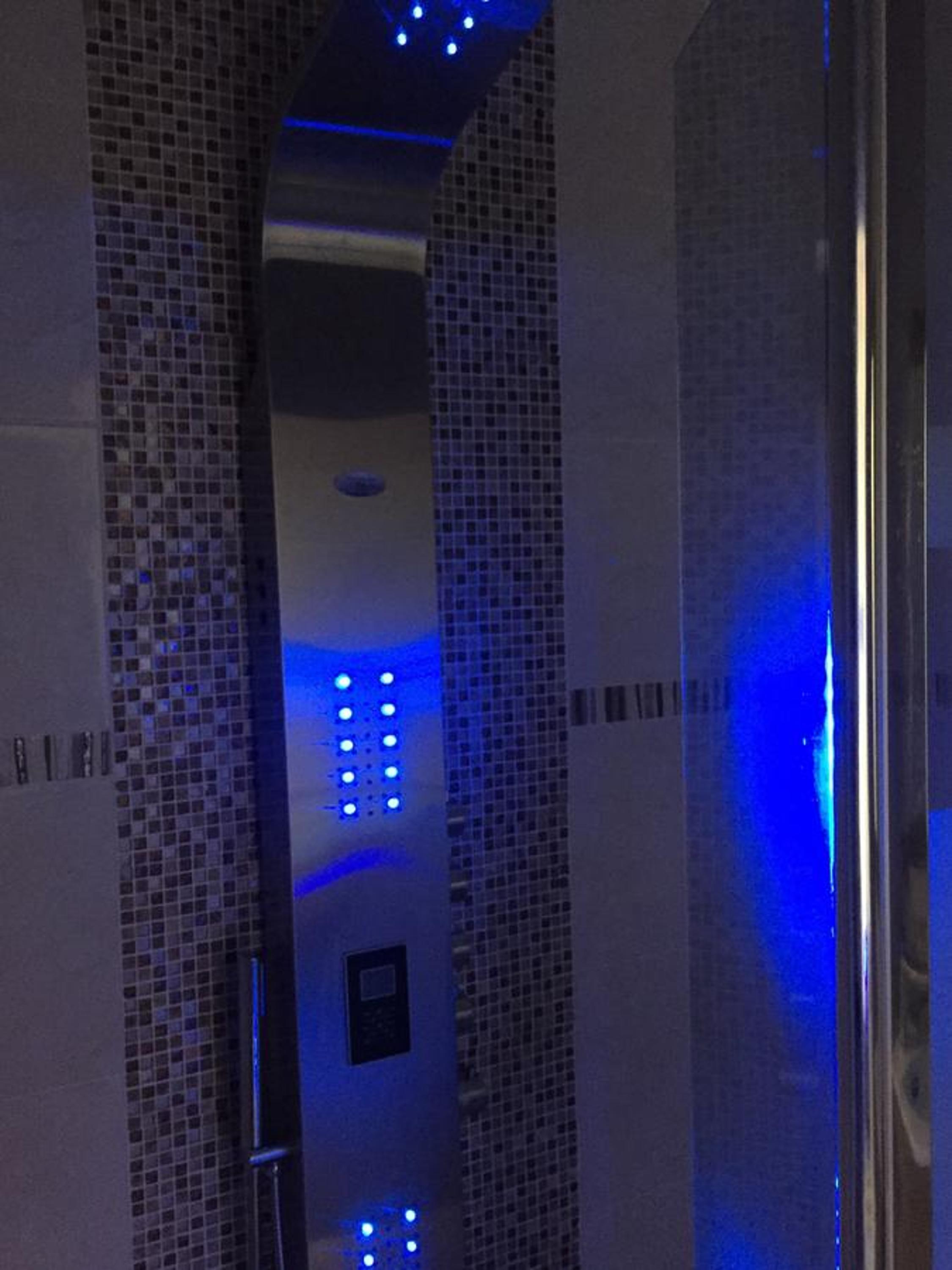 De Luxe Apartment with Jacuzzi and Sauna - Photo 6