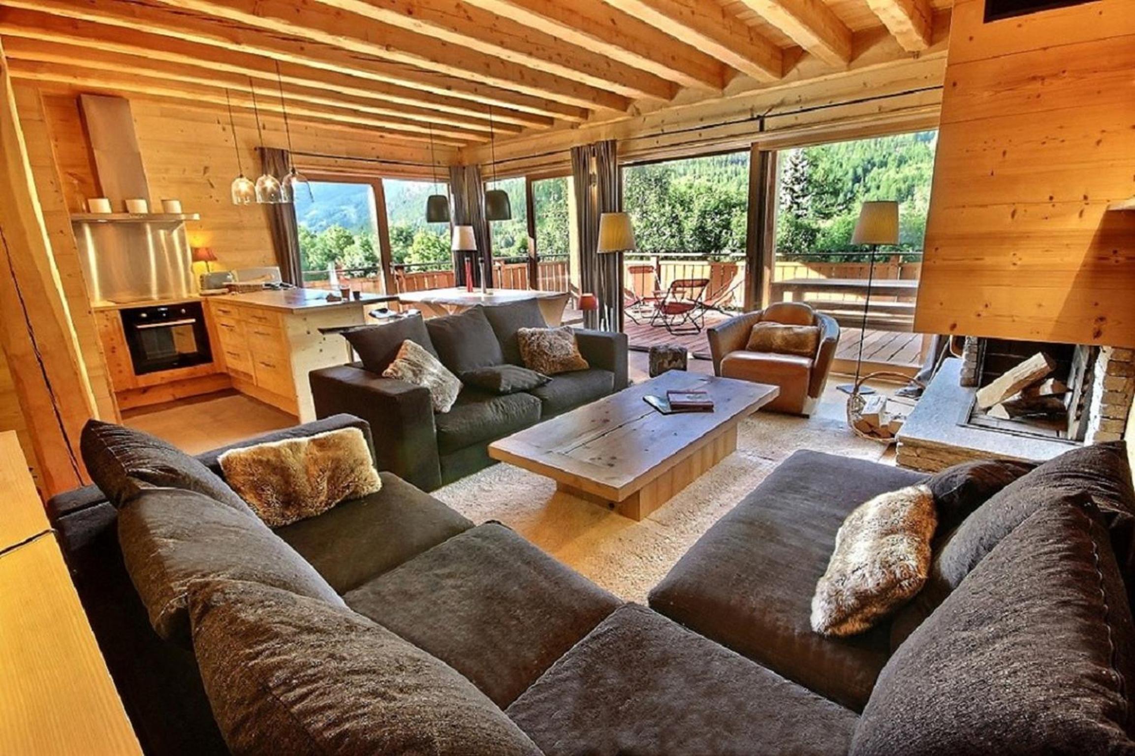 Apartment with Mountain View and Terrace
