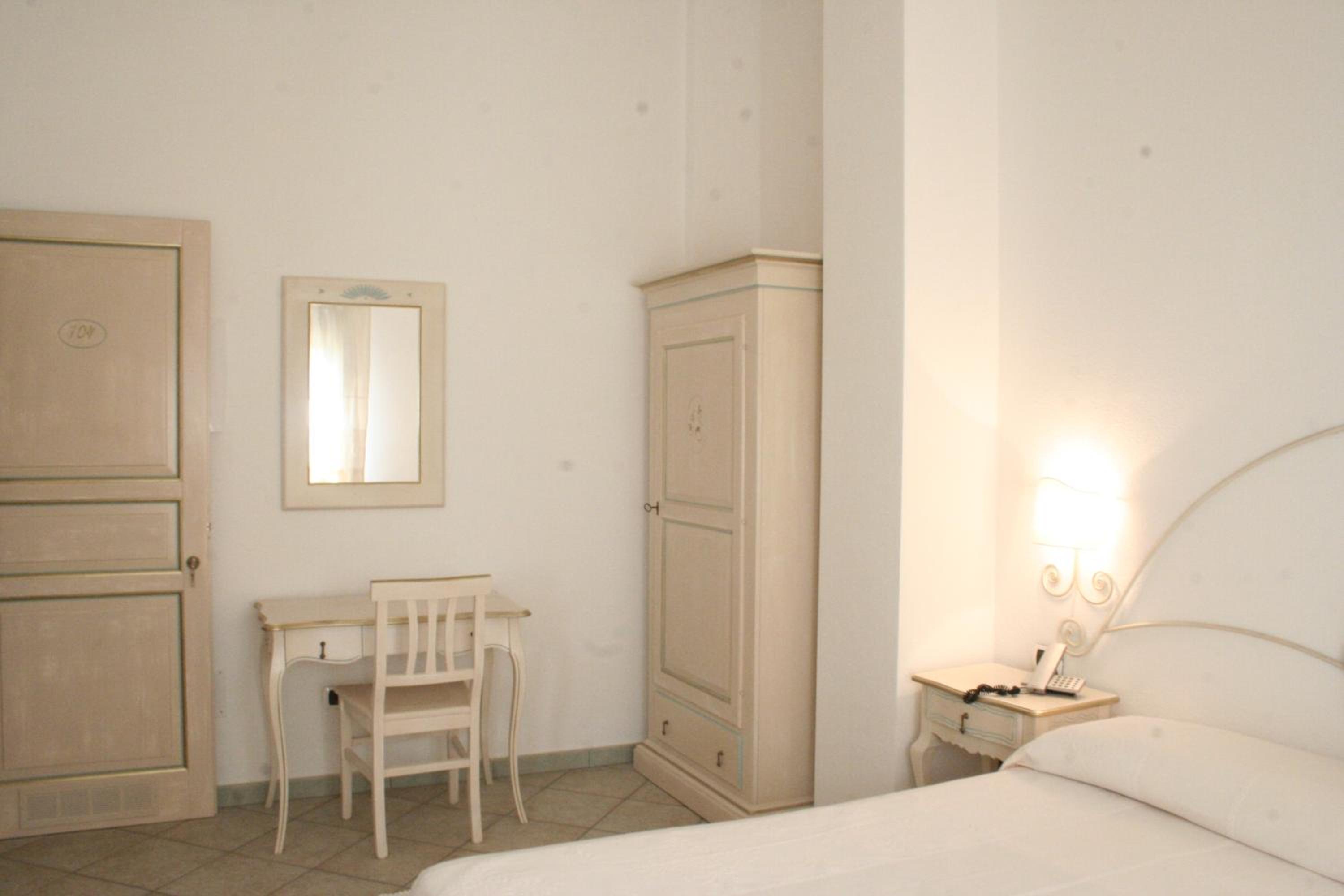 Single Room with Mountain View