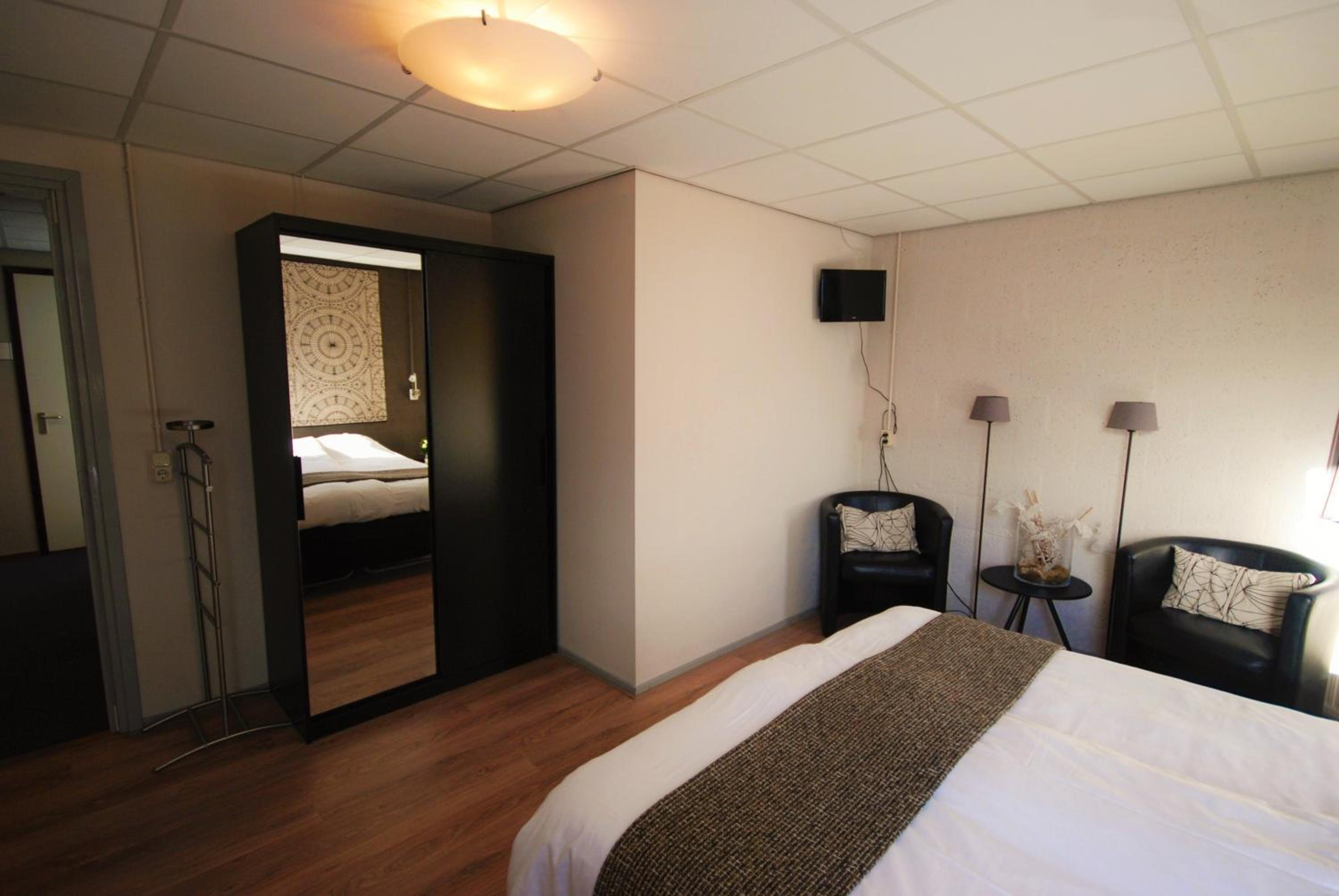 Double Room with Lake View photo 2