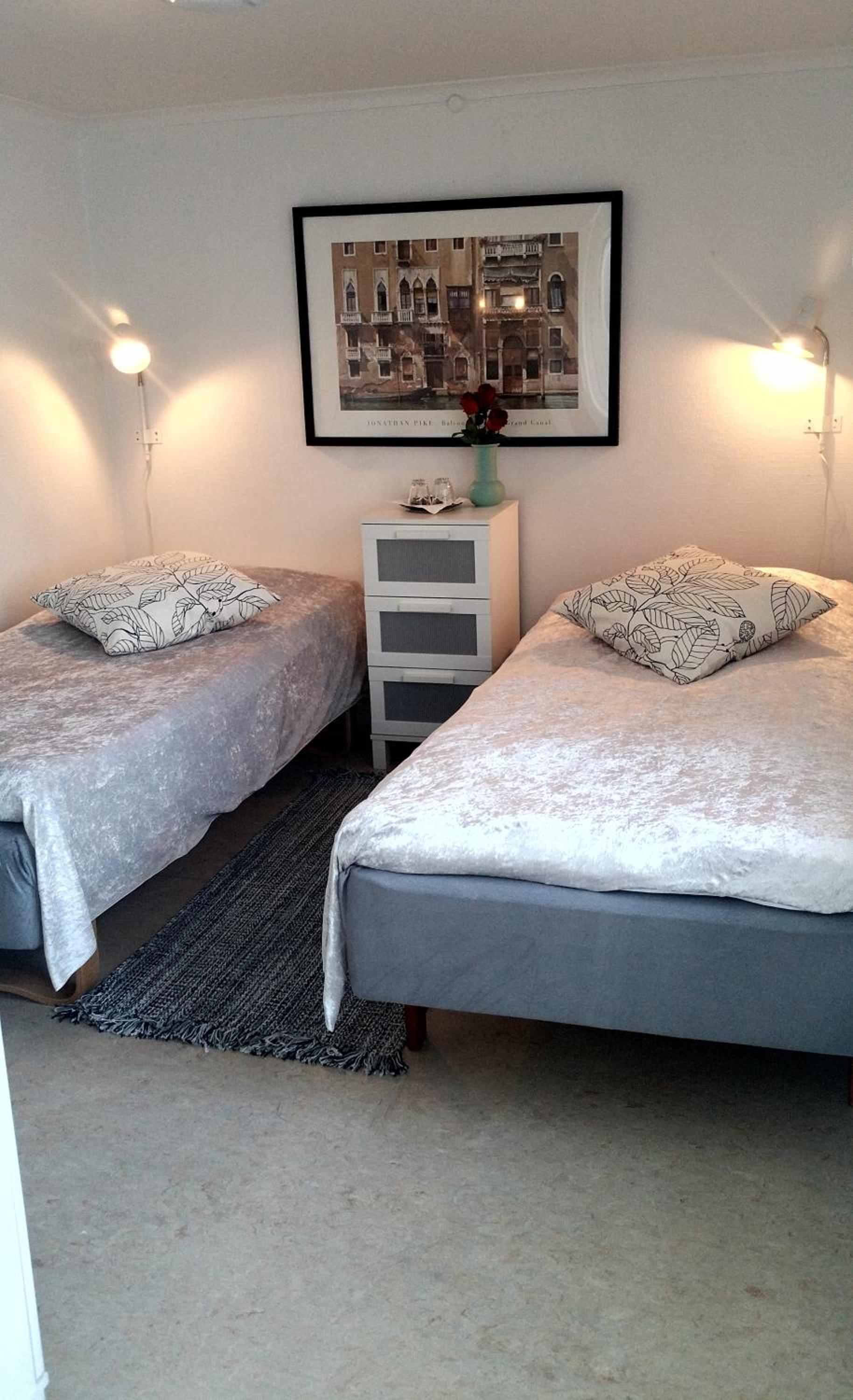 Standard Twin Room with Shared Bathroom photo 3