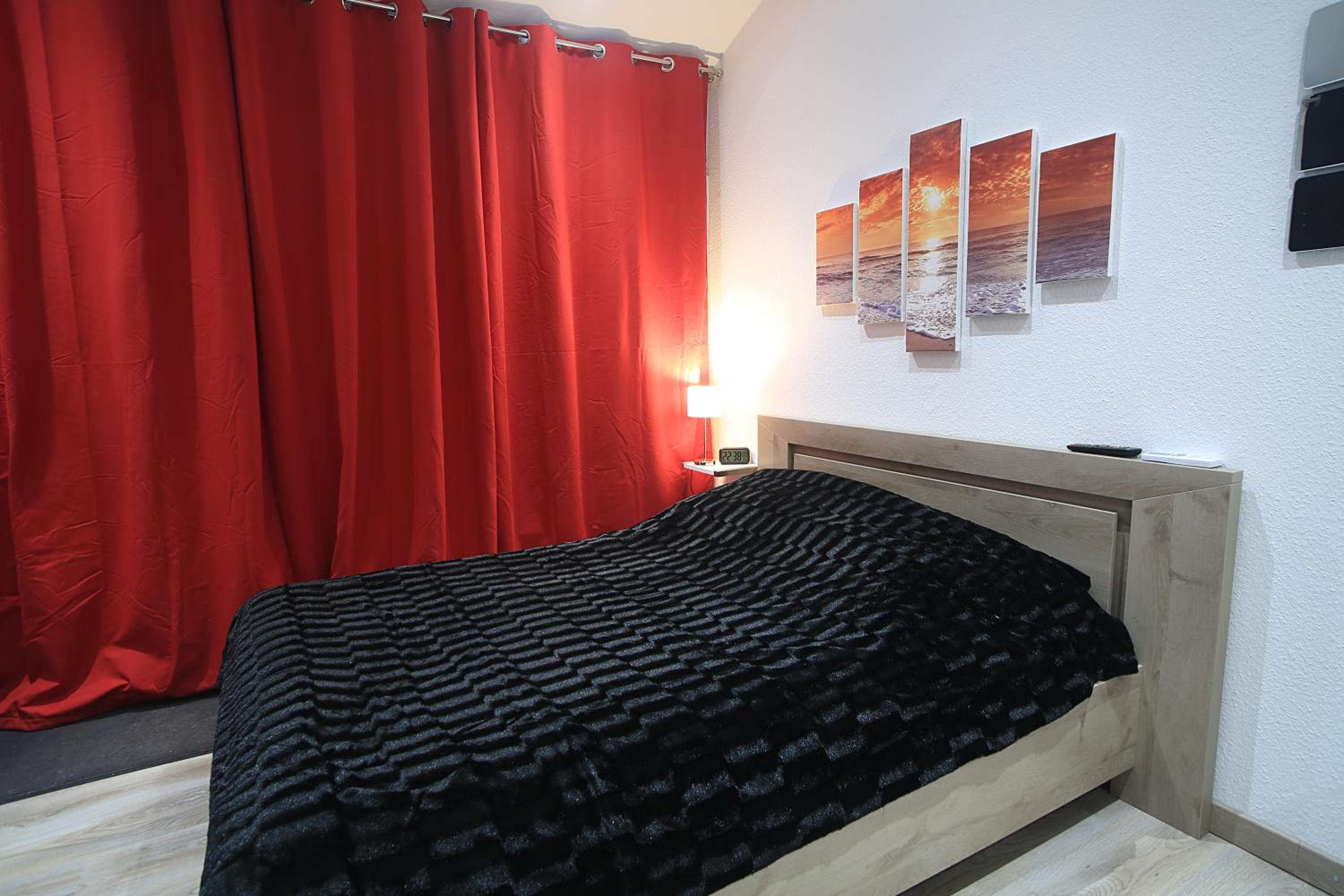 Apartment with Shower - Photo 2