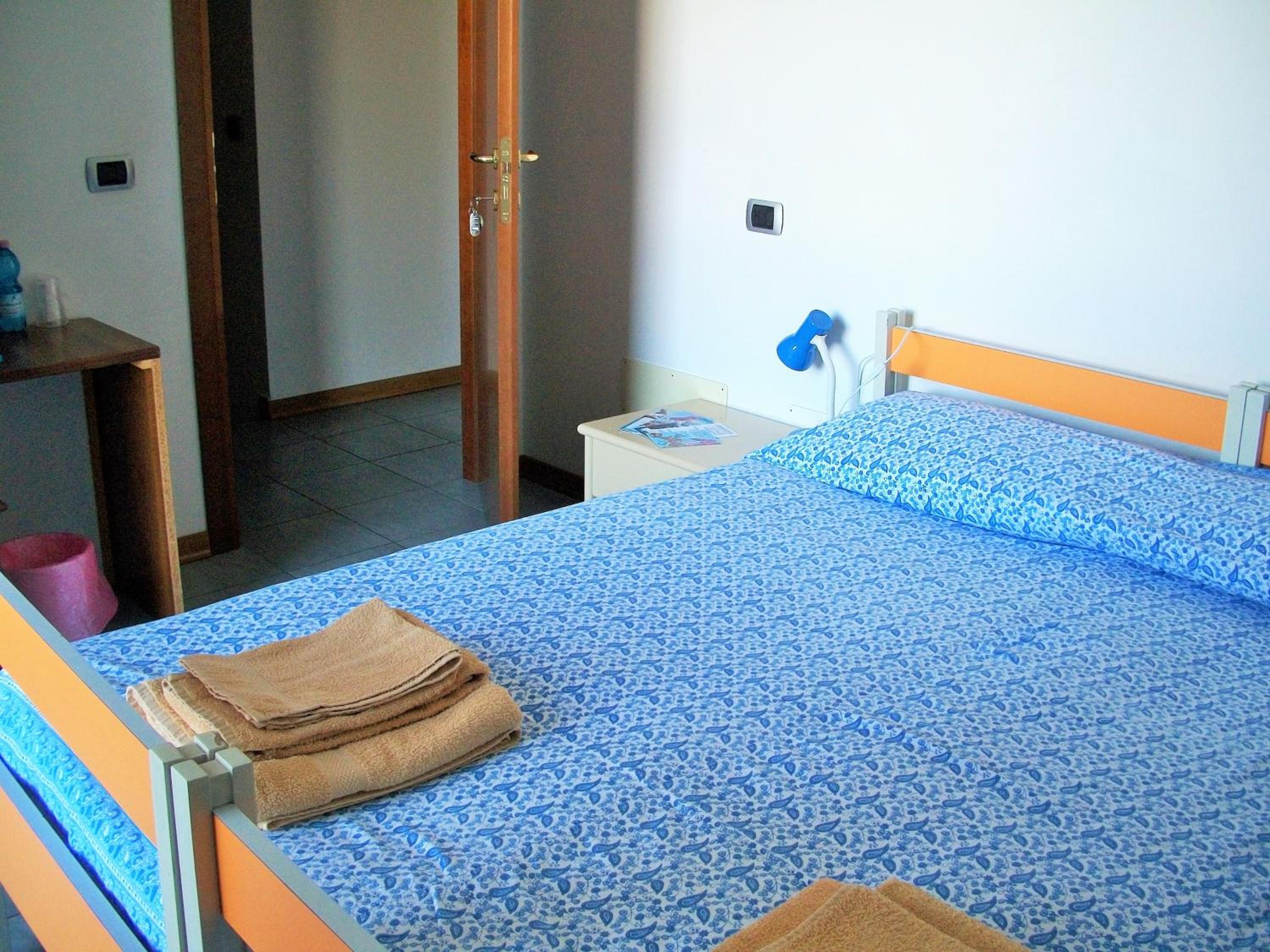 Double or Twin Room with Shared Bathroom photo 3