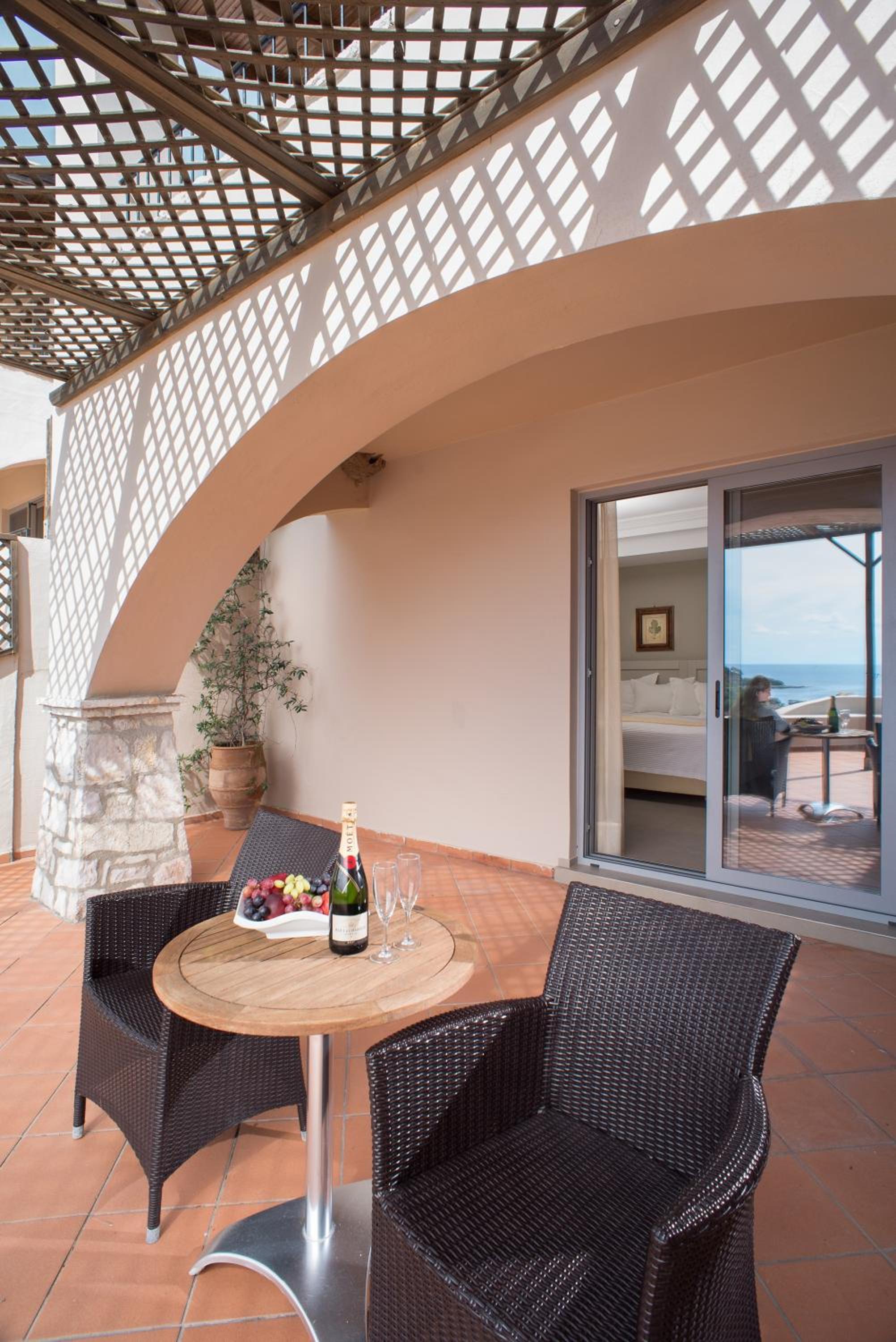 Double or Twin Room with Sea View - Photo 7