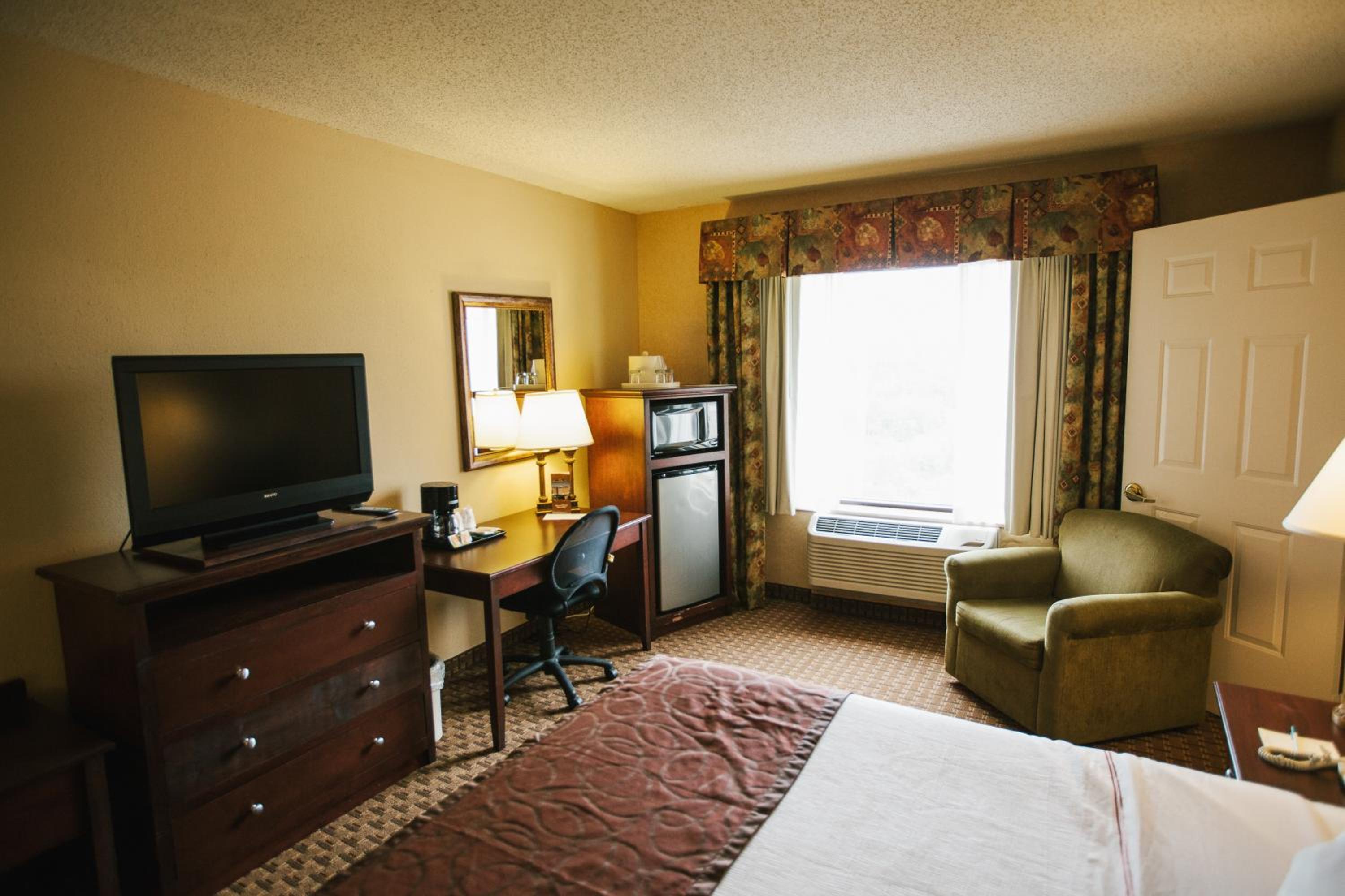Two-Bedroom King Suite photo 3