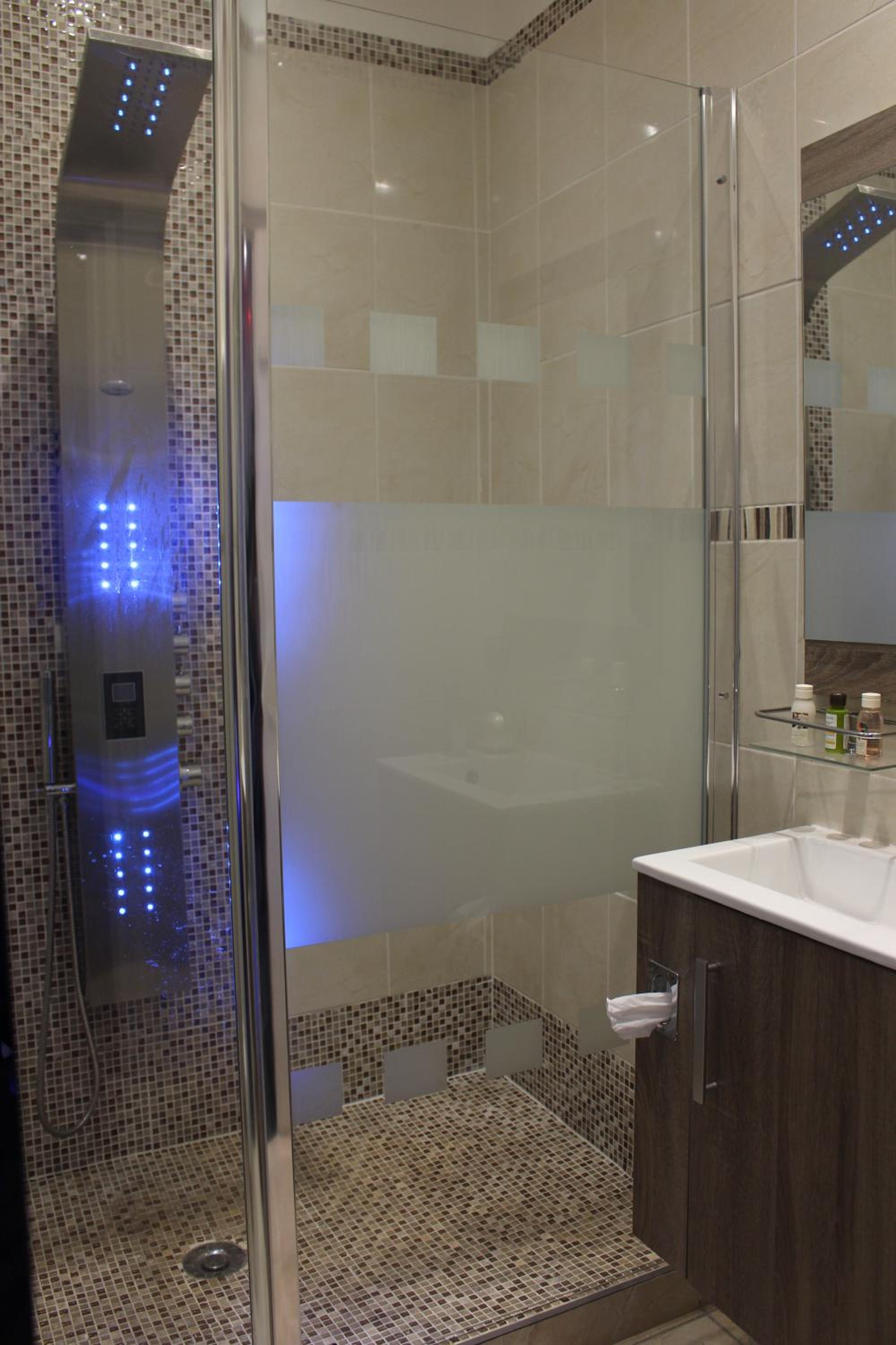 De Luxe Apartment with Jacuzzi and Sauna - Photo 5